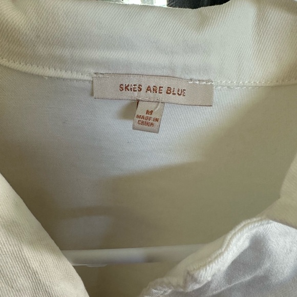 Skies are blue White Short Sleeve Romper - Picture 3 of 4